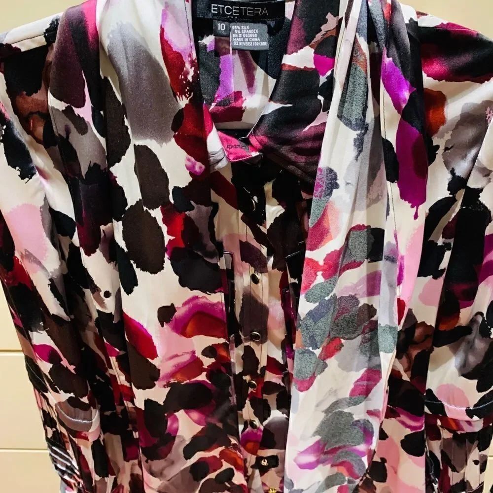 Multi colored satin blouse - Picture 8 of 8